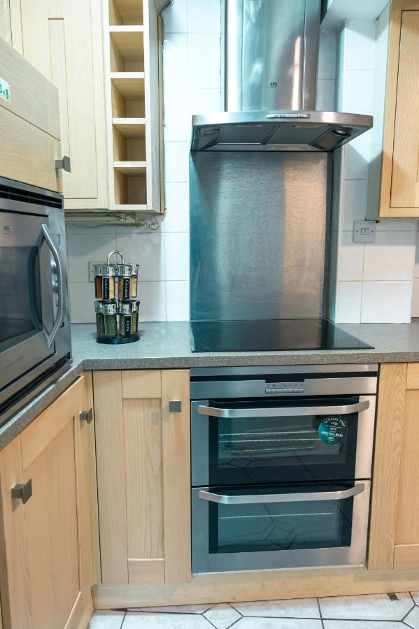 Stylish 2 Bedrooms Little Venice - 44 London